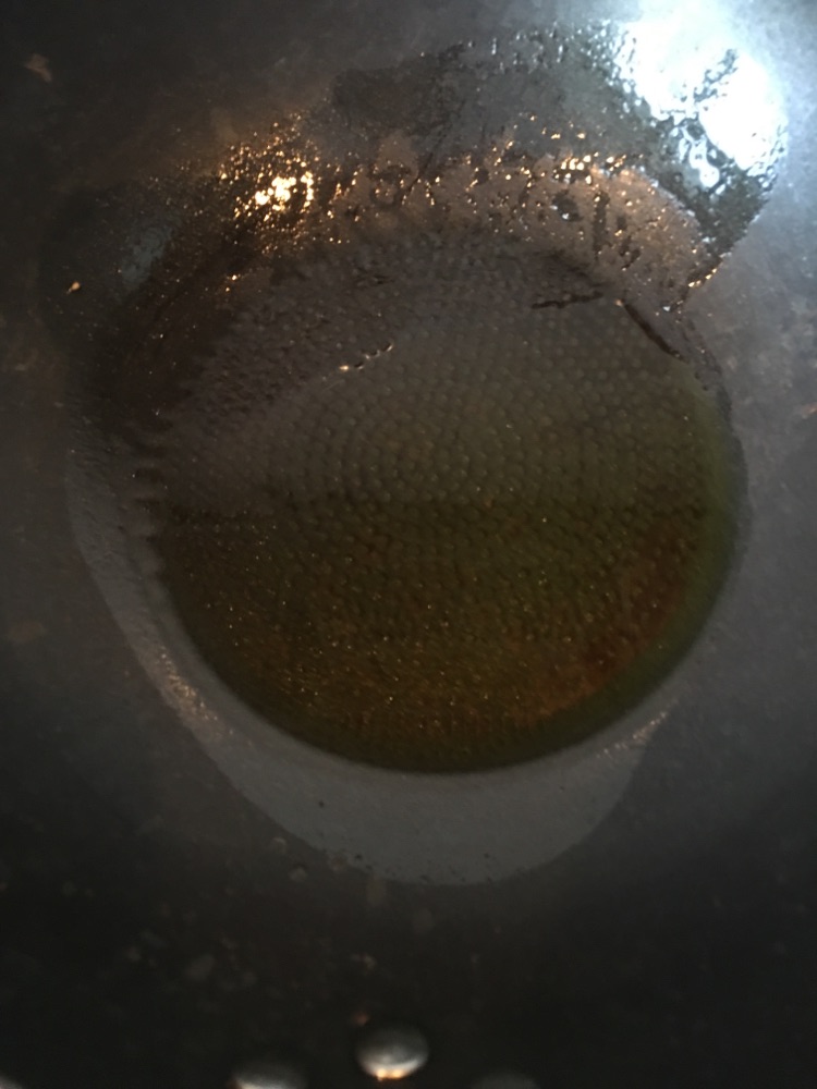 西红柿炒鸡蛋的做法图解1