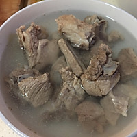 四季补钙玉米排骨海带汤（简易版》的做法图解1