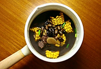 黑豆玉米排骨汤 ‖ 浓浓的黑心汤的做法