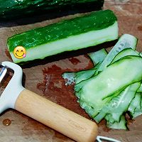 【创意凉菜】脆衣黄瓜，美味又养颜！#给年味整点鲜的#的做法图解1