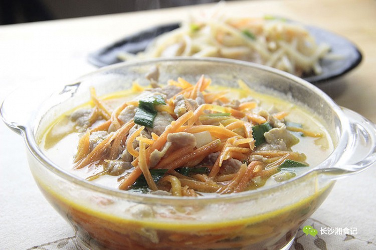 湘食记|胡萝卜廋肉汤的做法