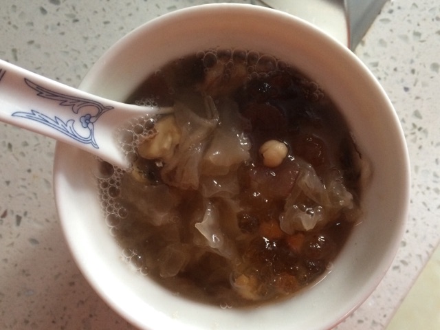 桃胶活耳薏米甜汤的做法图解6