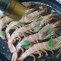 菜鸟也能胜任的宴客大菜【香煎阿根廷红虾】的做法图解9