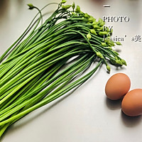 韭苔炒鸡蛋的做法图解1