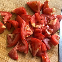 颜值与美味并存，还超级营养下饭—番茄鸡蛋炒白玉菇的做法图解2