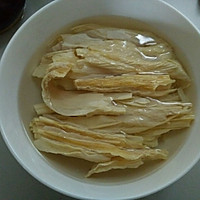 广东腐竹米粉汤的做法图解1