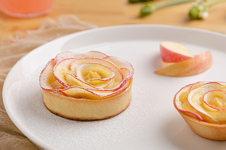 烘焙小点心 苹果玫瑰塔 塔皮 杏仁奶油馅 苹果泥 苹果花瓣的做法