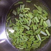 芹菜拌花生米的做法图解3