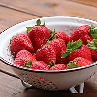 完美草莓冰棒的做法图解1