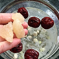 银耳红枣莲子汤的做法图解5