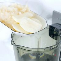 雪梨莲子银耳羹的做法图解3