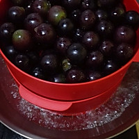 紫色幽梦-葡萄汁的做法图解1