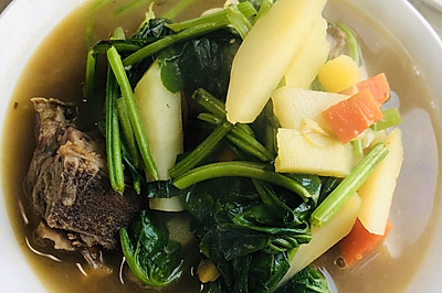 排骨土豆菠菜汤