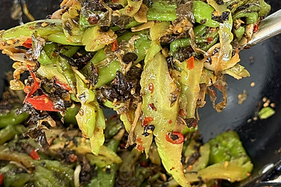 梅干菜炒虎皮青椒