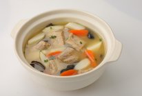 家常鲜食#太太乐527爱妻节排骨木耳山药汤|养生汤的做法