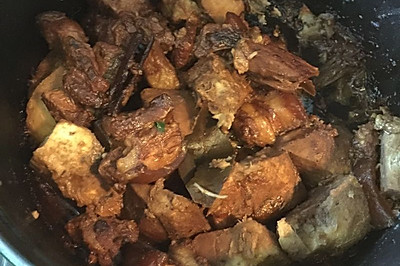 铸铁锅版红烧肉芋头，香掉眉毛