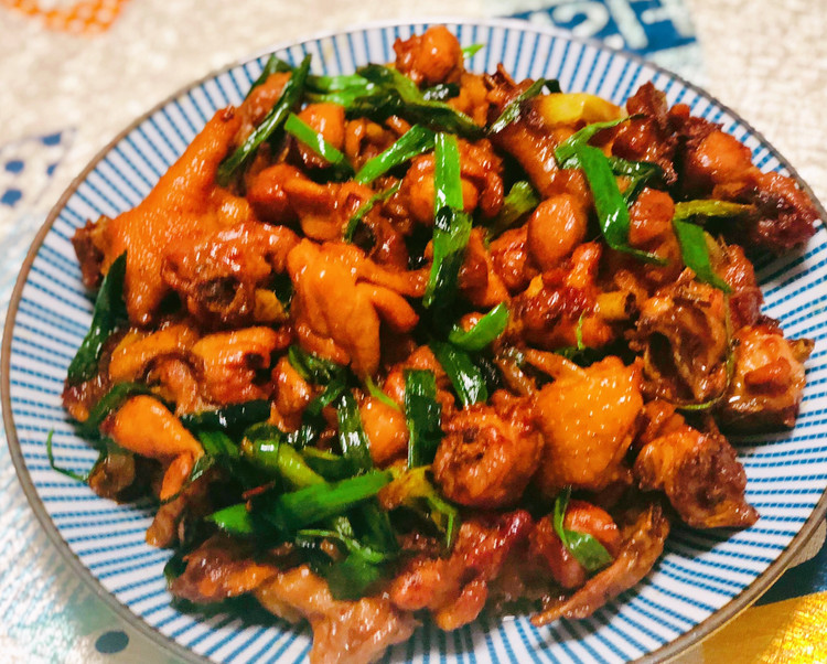 食材简单容易做、味道又超棒的：姜葱鸡的做法