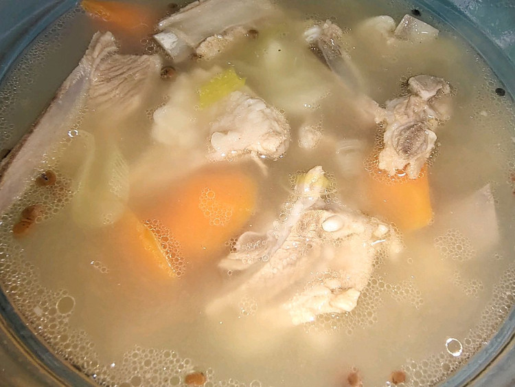 冬日滋补佳品:羊排山药胡萝卜汤的做法