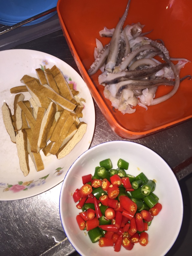 香干鱿鱼须的做法图解1