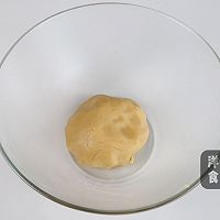 广式月饼——豆沙双黄月饼的做法图解7