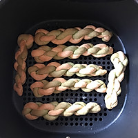 双色小麻花的做法图解7