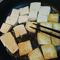 煎豆腐（只需两步做香煎脆皮豆腐）的做法图解1