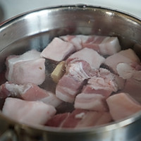 鲍鱼烧肉的做法图解1