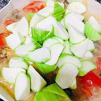 #刘畊宏女孩减脂饮食#番茄丝瓜鲫鱼汤的做法图解12