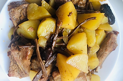 香菇土豆炖排骨