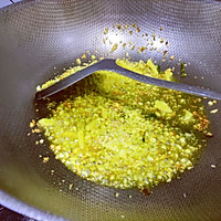 #百变鲜锋料理#吮指美食，爆炒蒜香龙虾尾的做法图解3
