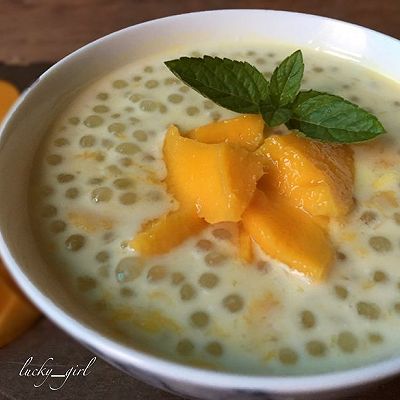 完胜甜品店的 芒果椰汁西米露