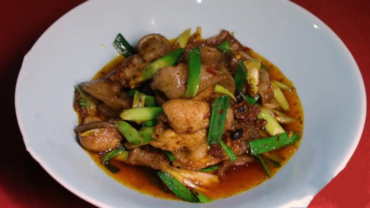 回锅肉来咯~超经典川菜，肥而不腻的秘诀的做法