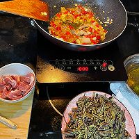 辣炒酸蕨菜的做法图解1