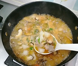 养生汤：番茄羊肉香菇枸杞萝卜汤的做法