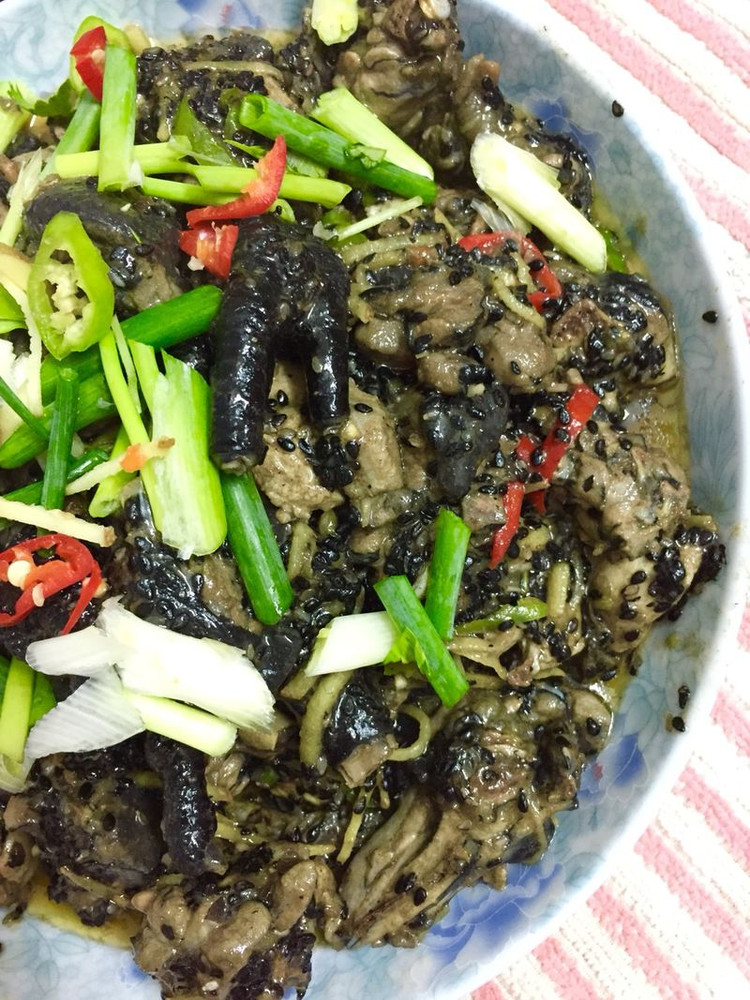 芝麻姜炒乌鸡的做法