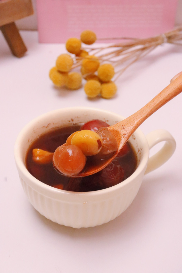 红枣桂圆板栗糖水的做法