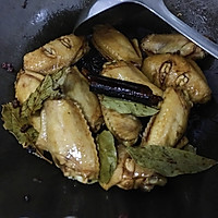 香菇土豆炖鸡翅的做法图解5