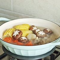 鲜甜养生的胡萝卜排骨玉米汤的做法图解5