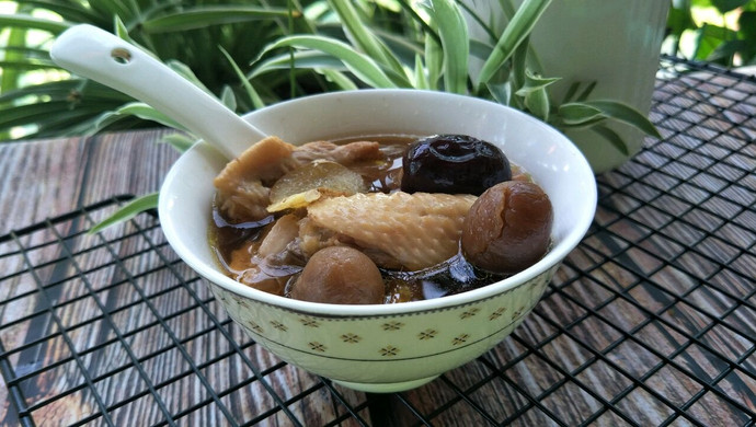 桂圆红枣鸡汤