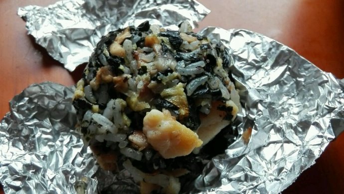 香菇鸡胸肉海苔饭团