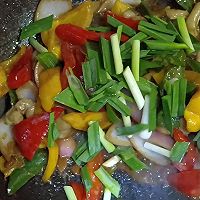 #葱伴侣豆瓣酱能蘸善炒#酱香浓郁《酱爆鱼肚》的做法图解5