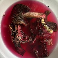 纯野生红菇炖蛋的做法图解1