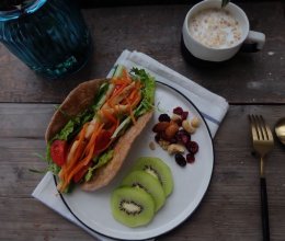 健康减脂早餐—全麦鸡脯肉蔬菜卷饼的做法