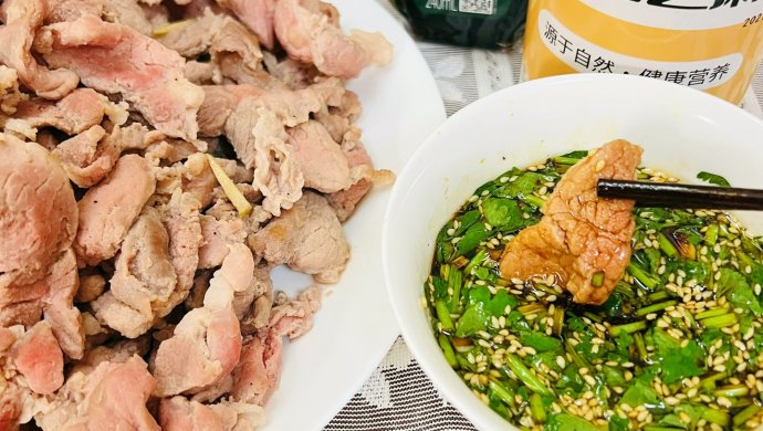 减脂硬菜白灼牛肉配捞汁香菜