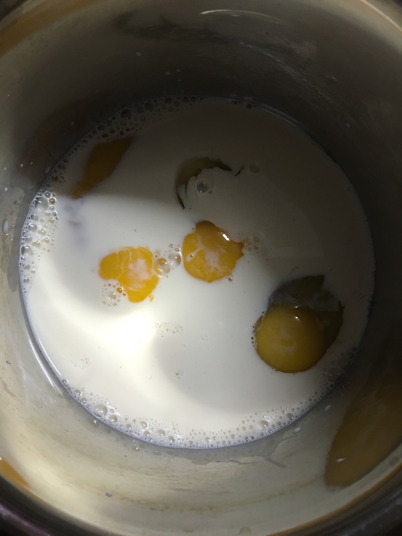 吐司蛋奶布丁的做法图解1