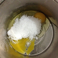 草莓乳酪慕斯蛋糕的做法图解1