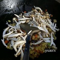 海鲜菇干肠饭的做法图解8