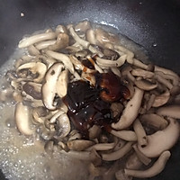 十分钟快手菜：蚝油黑椒杂菌的做法图解5