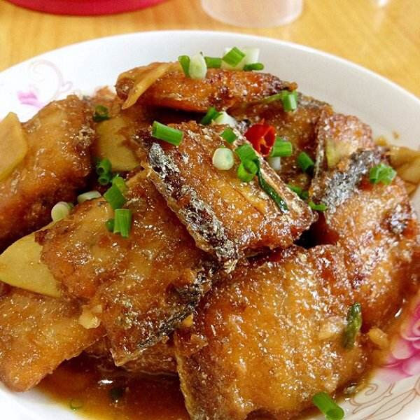 红烧剩的炸带鱼的做法