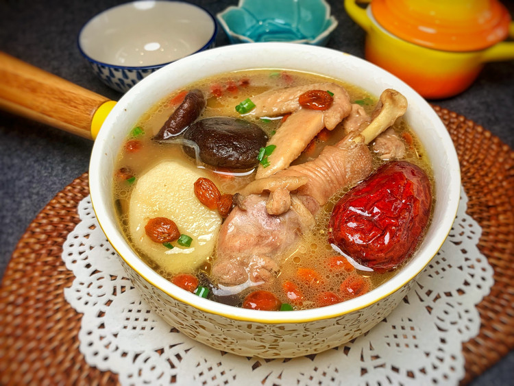 红枣山药煨鸡汤的做法